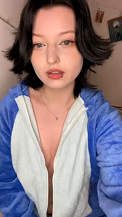 Would you say a gamer girl like me looks good?